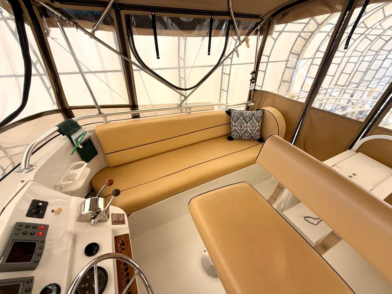 Slide: The Image of Mainship 390 Trawler 2001 - 30