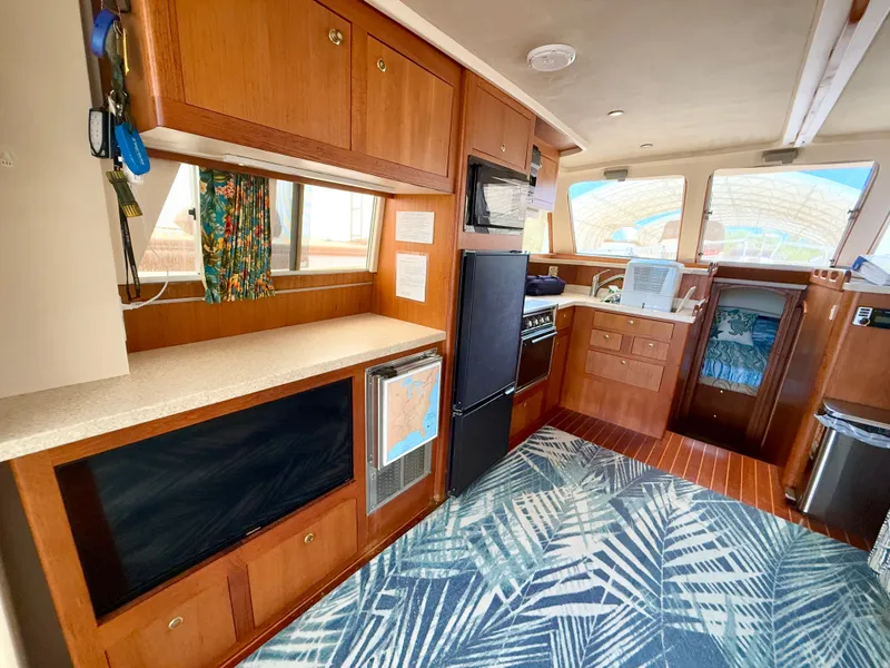 Slide: The Image of Mainship 390 Trawler 2001 - 32