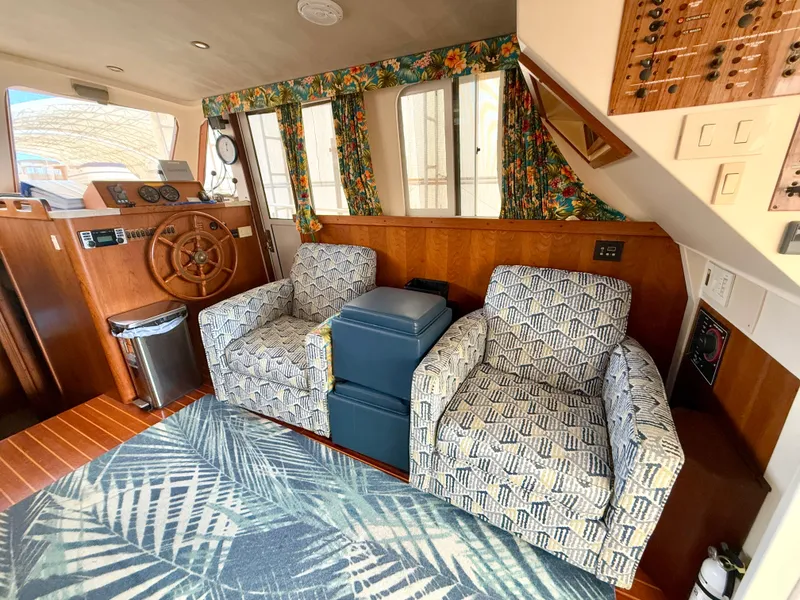 Slide: The Image of Mainship 390 Trawler 2001 - 33