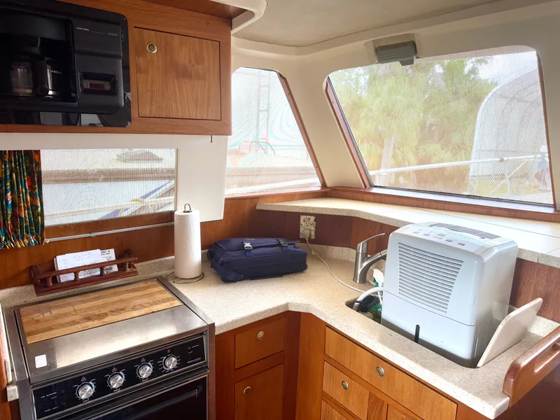 Slide: The Image of Mainship 390 Trawler 2001 - 34