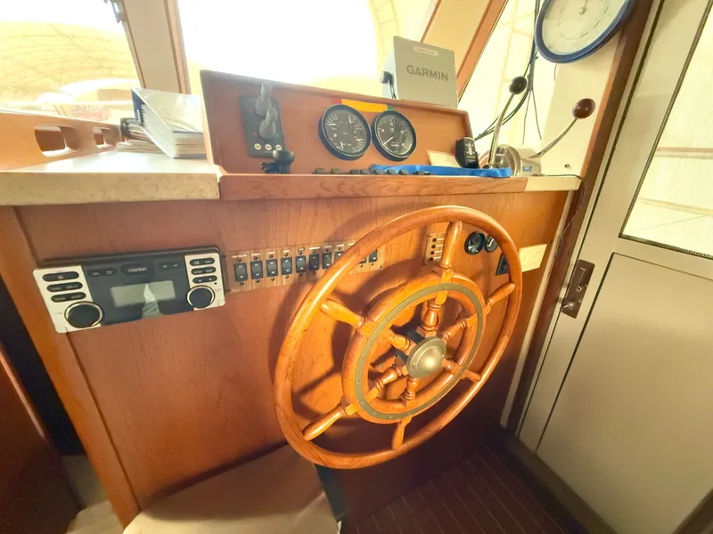 Slide: The Image of Mainship 390 Trawler 2001 - 35