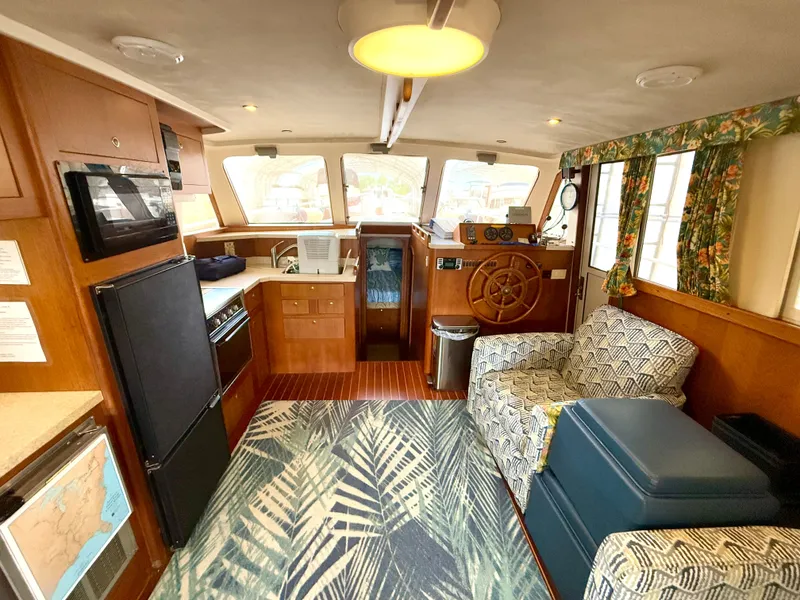 Slide: The Image of Mainship 390 Trawler 2001 - 37