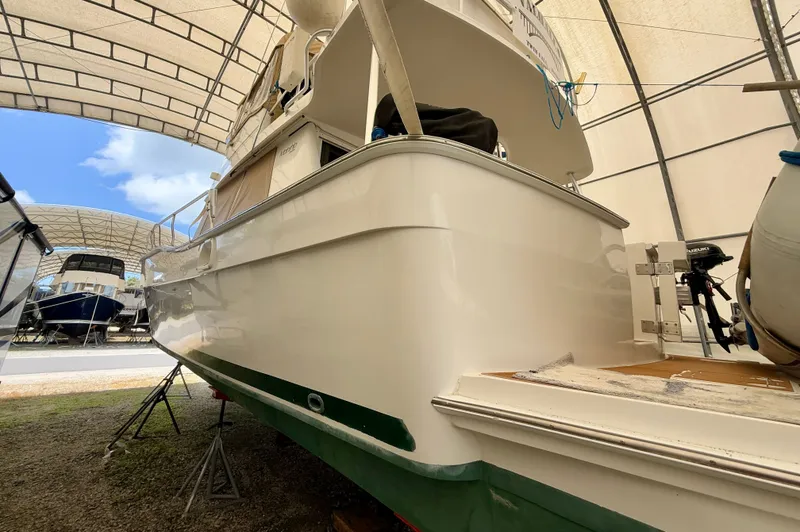 Slide: The Image of Mainship 390 Trawler 2001 - 4