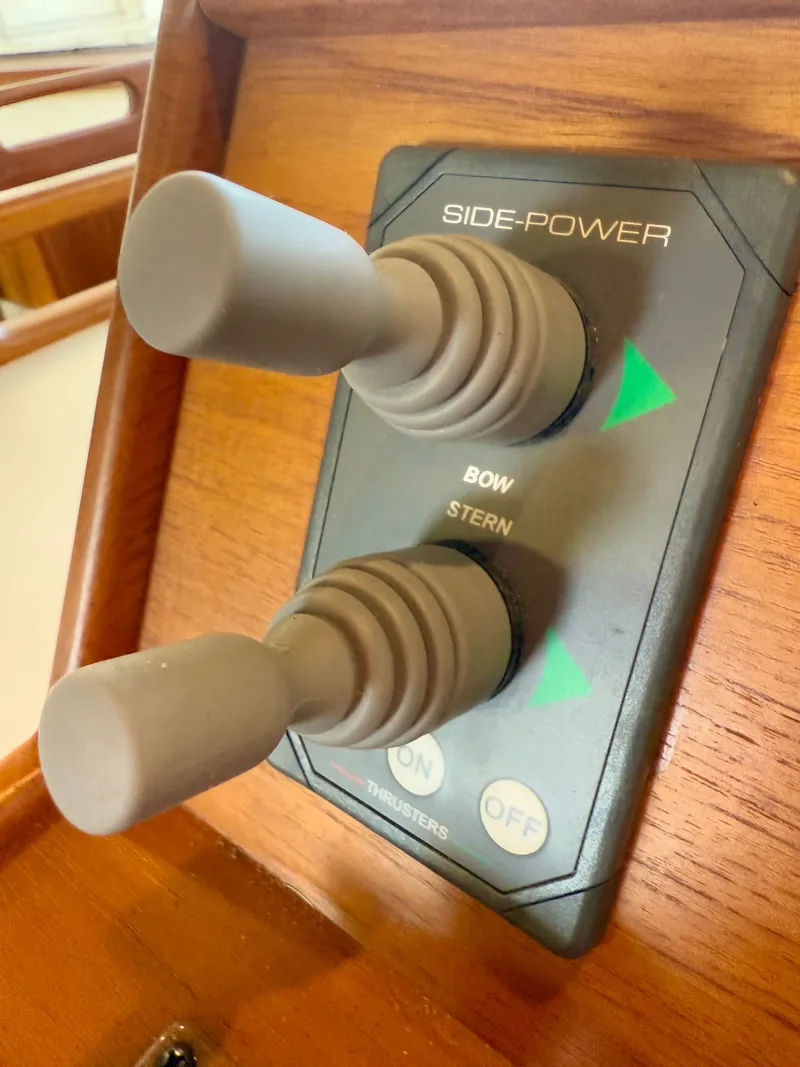 Slide: The Image of Mainship 390 Trawler 2001 - 40