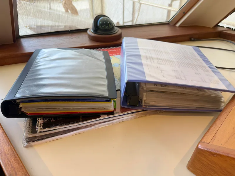 Slide: The Image of Mainship 390 Trawler 2001 - 41