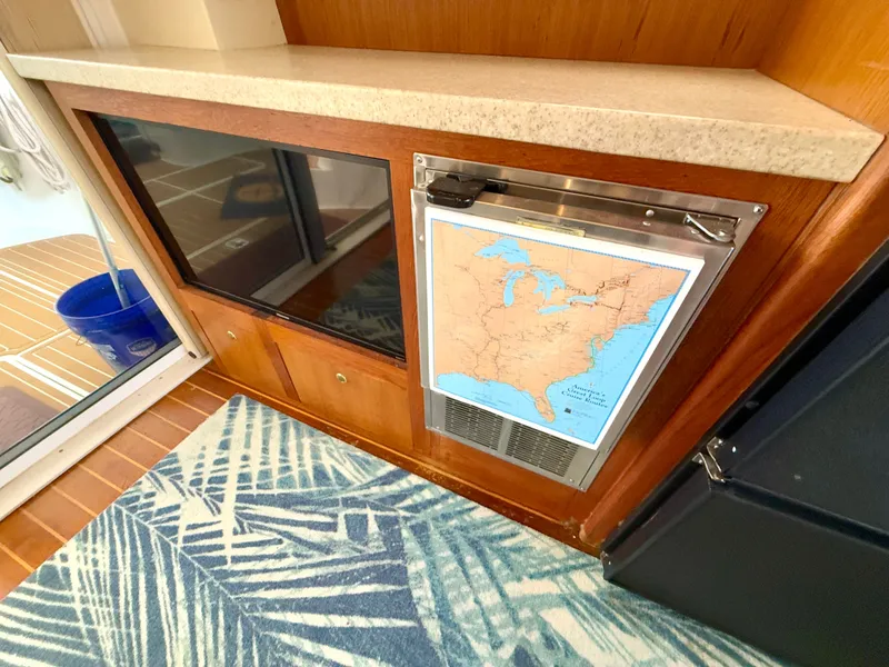 Slide: The Image of Mainship 390 Trawler 2001 - 50