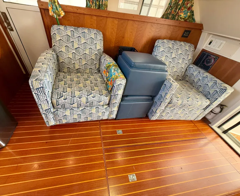 Slide: The Image of Mainship 390 Trawler 2001 - 51