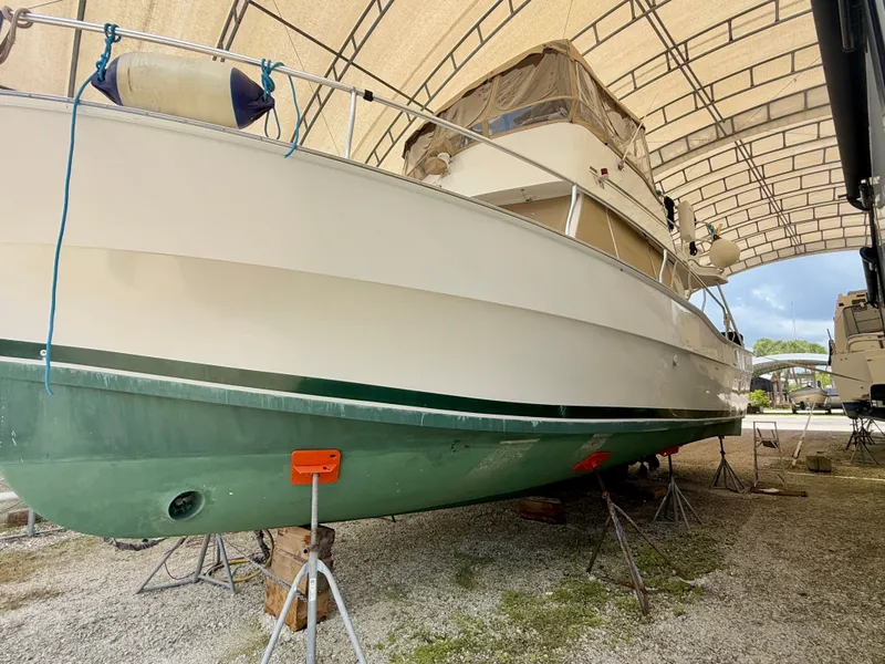 Slide: The Image of Mainship 390 Trawler 2001 - 7