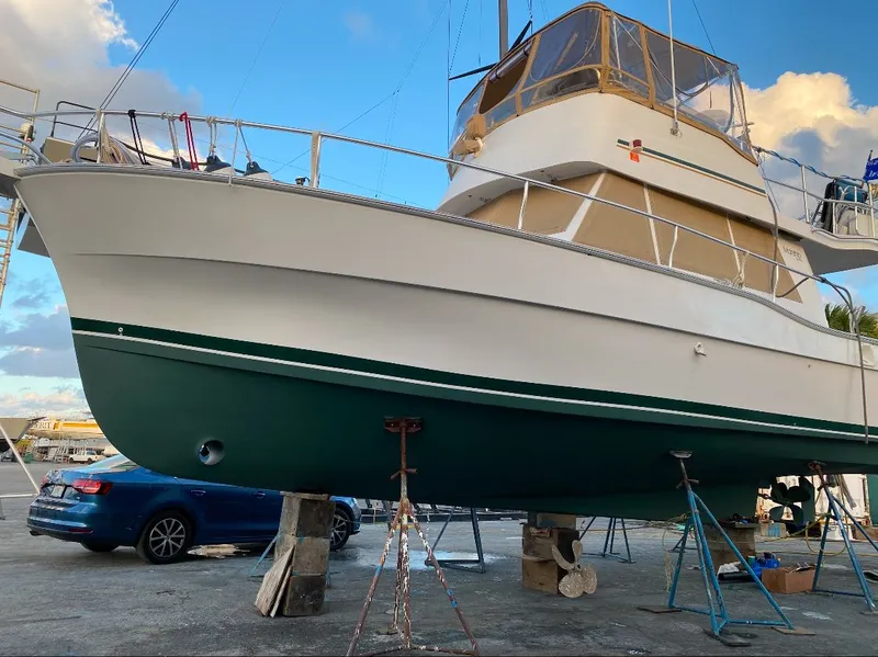 Slide: The Image of Mainship 390 Trawler 2001 - 8