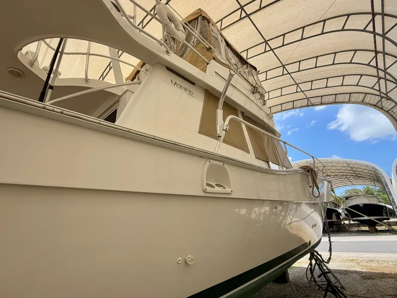 Slide: The Image of Mainship 390 Trawler 2001 - 9