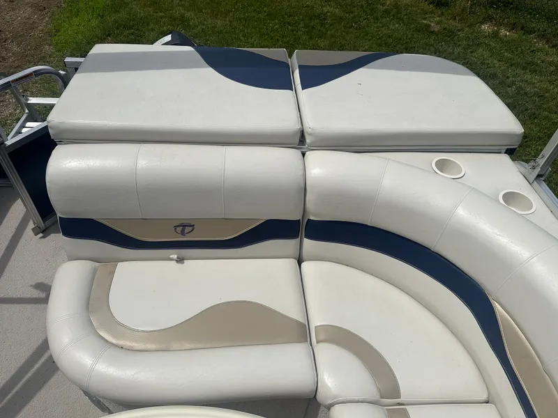 Slide: The Image of White and blue seating on a 2011 Tahoe LT1900 boat, featuring cup holders. - 10