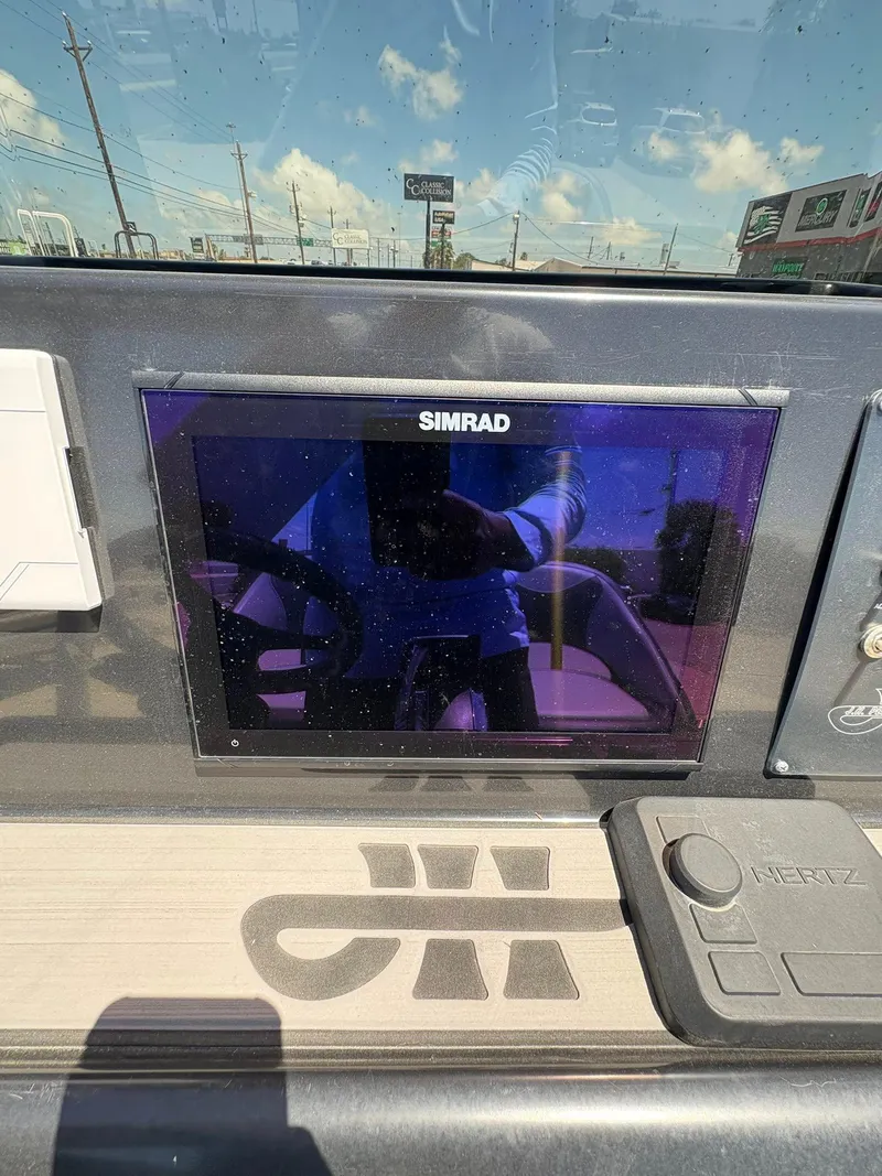 Slide: The Image of Simrad display on 2022 JH Performance Outlaw 250 boat dashboard, sunny day reflection. - 17