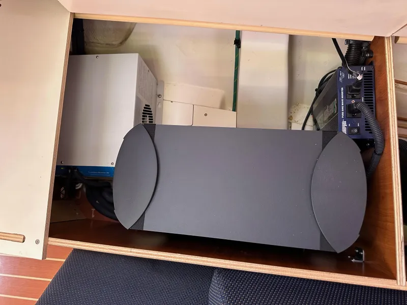 Slide: The Image of Hunter 38 2008 - 90