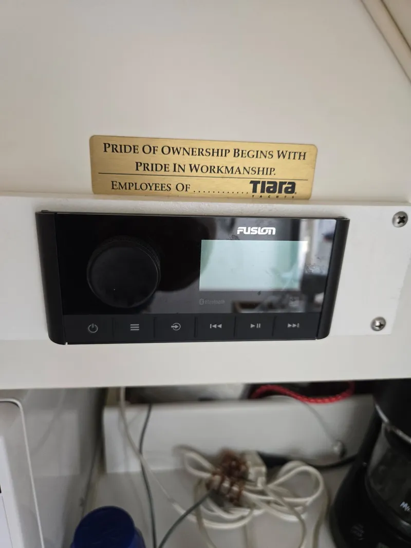 Slide: The Image of Tiara 2900 Coronet 2000 - 12