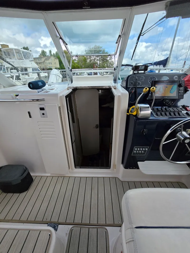 Slide: The Image of Tiara 2900 Coronet 2000 - 3