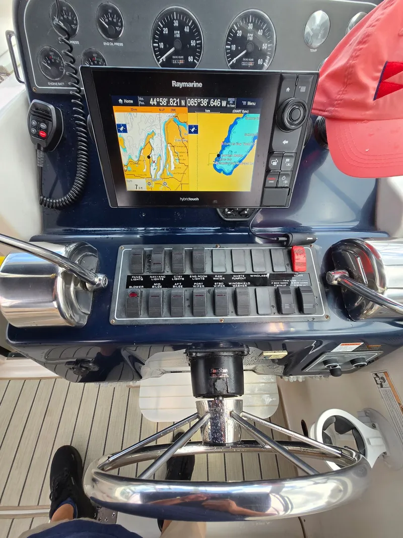 Slide: The Image of Tiara 2900 Coronet 2000 - 5