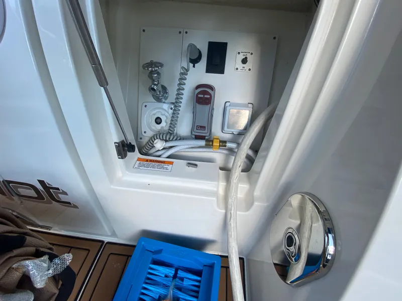 Slide: The Image of Sea Ray 400 Sundancer 2016 - 12