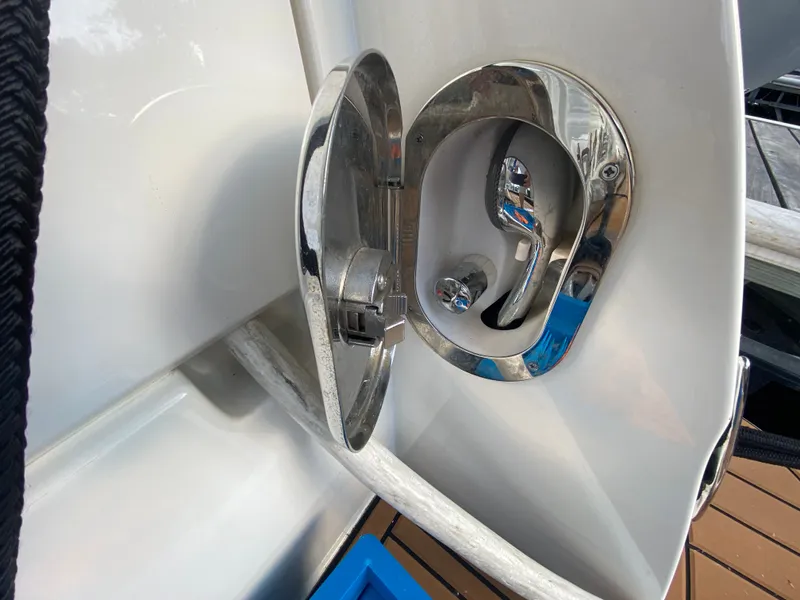 Slide: The Image of Sea Ray 400 Sundancer 2016 - 13