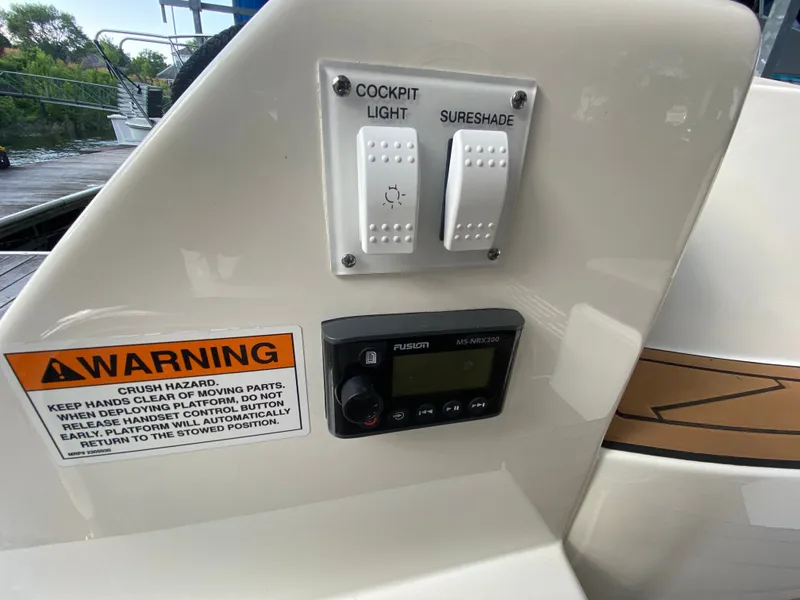 Slide: The Image of Sea Ray 400 Sundancer 2016 - 14