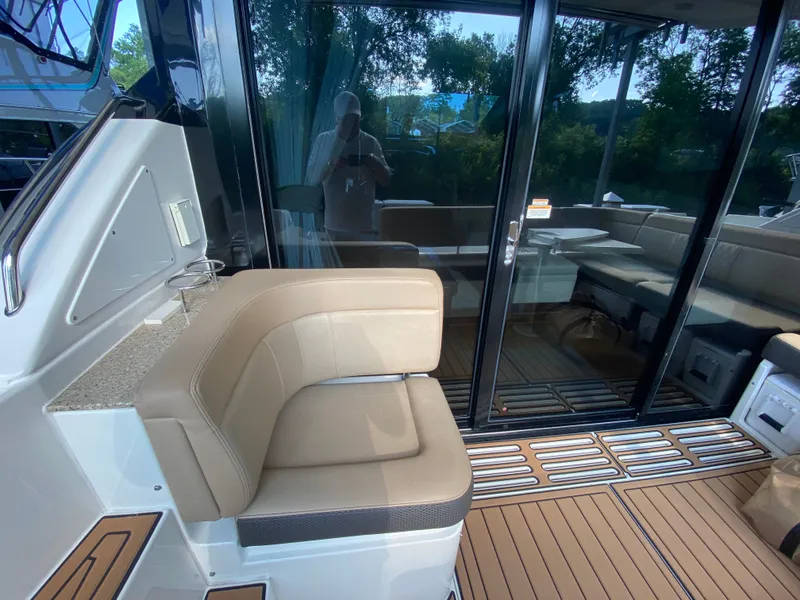 Slide: The Image of Sea Ray 400 Sundancer 2016 - 15