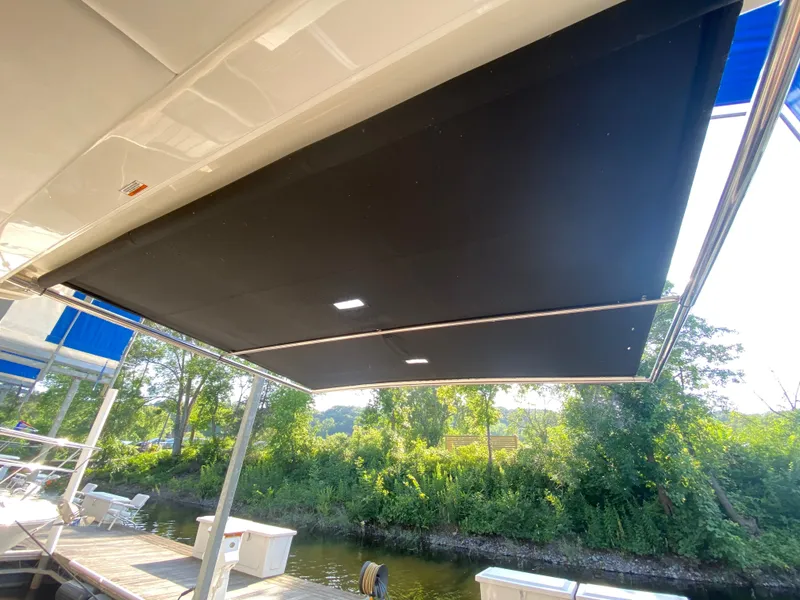 Slide: The Image of Sea Ray 400 Sundancer 2016 - 18