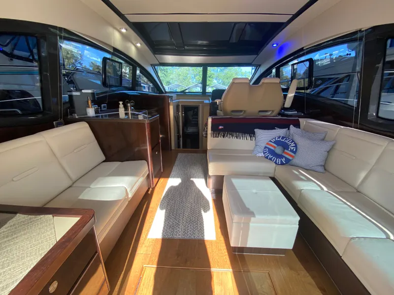 Slide: The Image of Sea Ray 400 Sundancer 2016 - 21