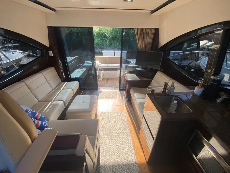 Slide: The Image of Sea Ray 400 Sundancer 2016 - 22