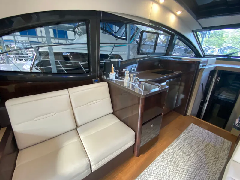 Slide: The Image of Sea Ray 400 Sundancer 2016 - 23