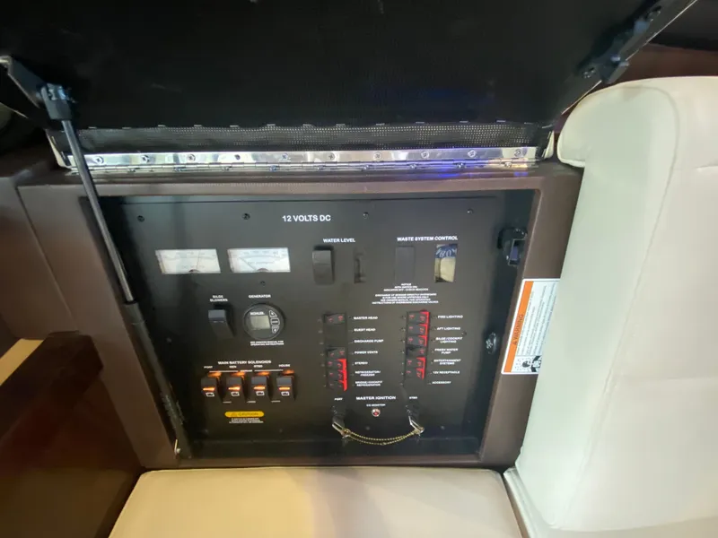 Slide: The Image of Sea Ray 400 Sundancer 2016 - 24