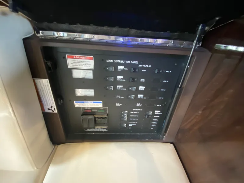 Slide: The Image of Sea Ray 400 Sundancer 2016 - 25