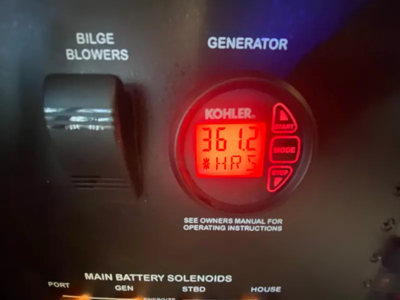 Slide: The Image of Sea Ray 400 Sundancer 2016 - 26