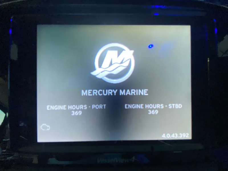 Slide: The Image of Sea Ray 400 Sundancer 2016 - 27