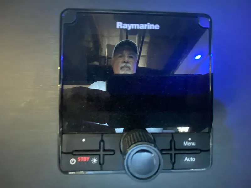 Slide: The Image of Sea Ray 400 Sundancer 2016 - 28