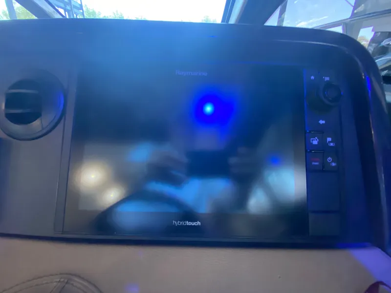 Slide: The Image of Sea Ray 400 Sundancer 2016 - 29