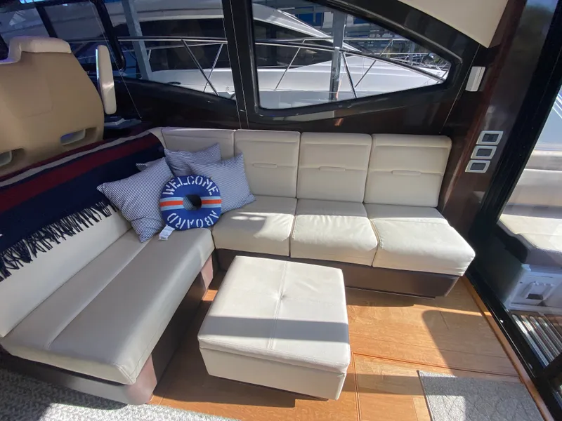 Slide: The Image of Sea Ray 400 Sundancer 2016 - 31
