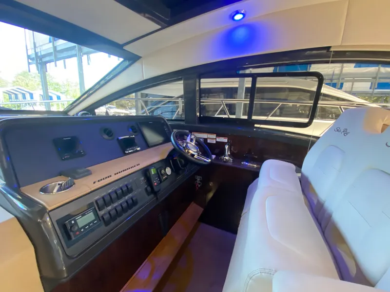 Slide: The Image of Sea Ray 400 Sundancer 2016 - 32