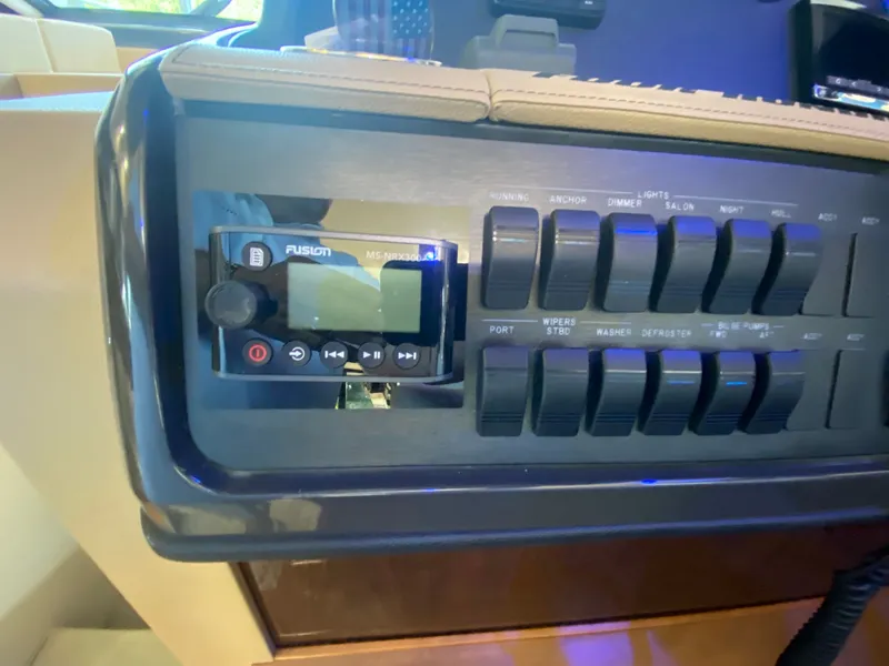 Slide: The Image of Sea Ray 400 Sundancer 2016 - 33