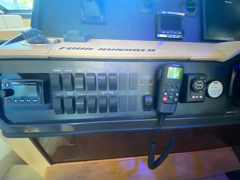 Slide: The Image of Sea Ray 400 Sundancer 2016 - 34