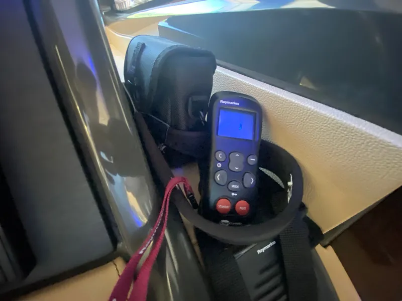 Slide: The Image of Sea Ray 400 Sundancer 2016 - 37