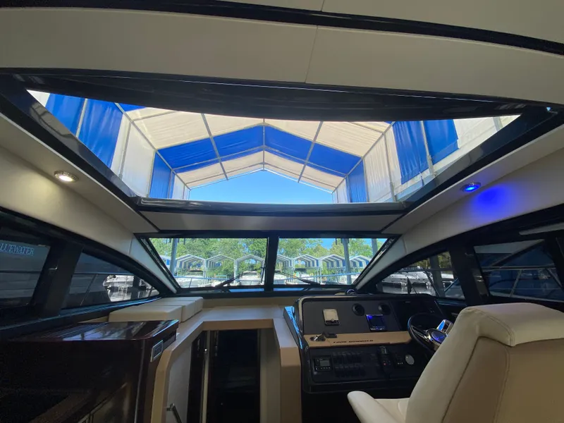 Slide: The Image of Sea Ray 400 Sundancer 2016 - 38