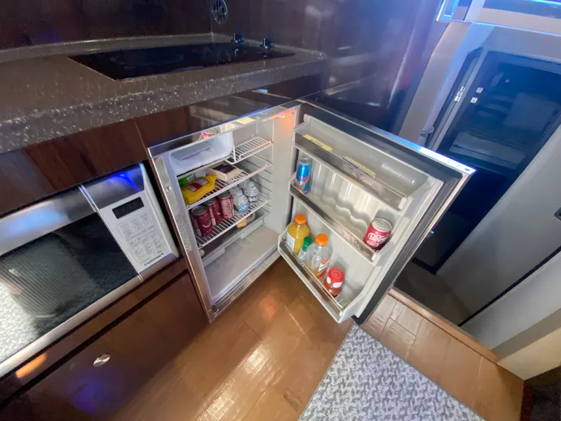 Slide: The Image of Sea Ray 400 Sundancer 2016 - 39