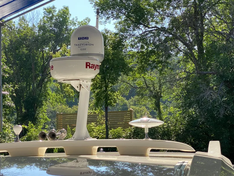 Slide: The Image of Sea Ray 400 Sundancer 2016 - 4