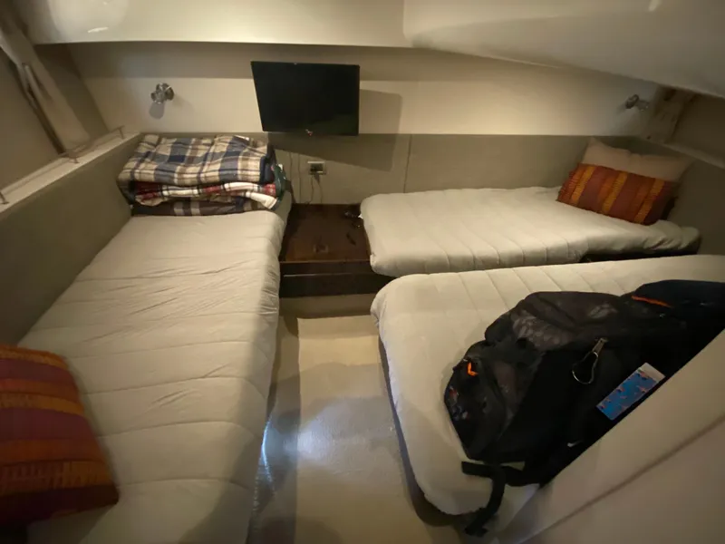 Slide: The Image of Sea Ray 400 Sundancer 2016 - 42