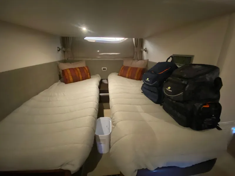 Slide: The Image of Sea Ray 400 Sundancer 2016 - 43