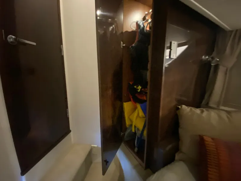 Slide: The Image of Sea Ray 400 Sundancer 2016 - 46