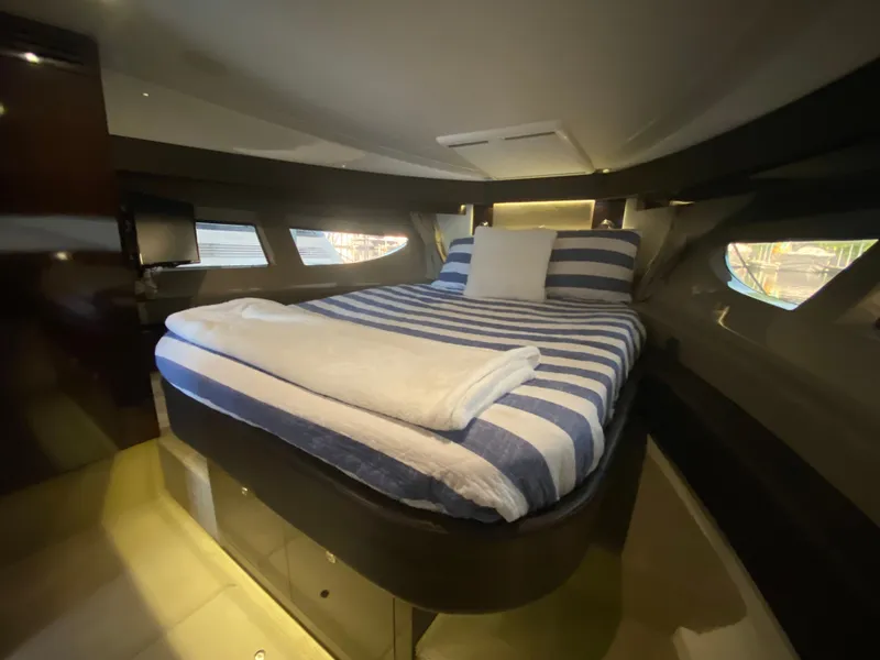 Slide: The Image of Sea Ray 400 Sundancer 2016 - 48