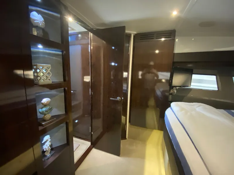 Slide: The Image of Sea Ray 400 Sundancer 2016 - 49