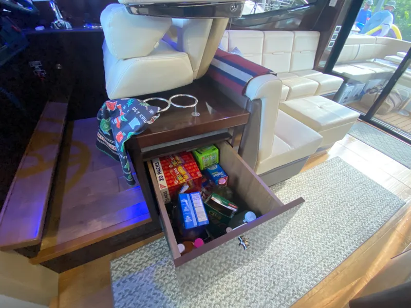 Slide: The Image of Sea Ray 400 Sundancer 2016 - 58