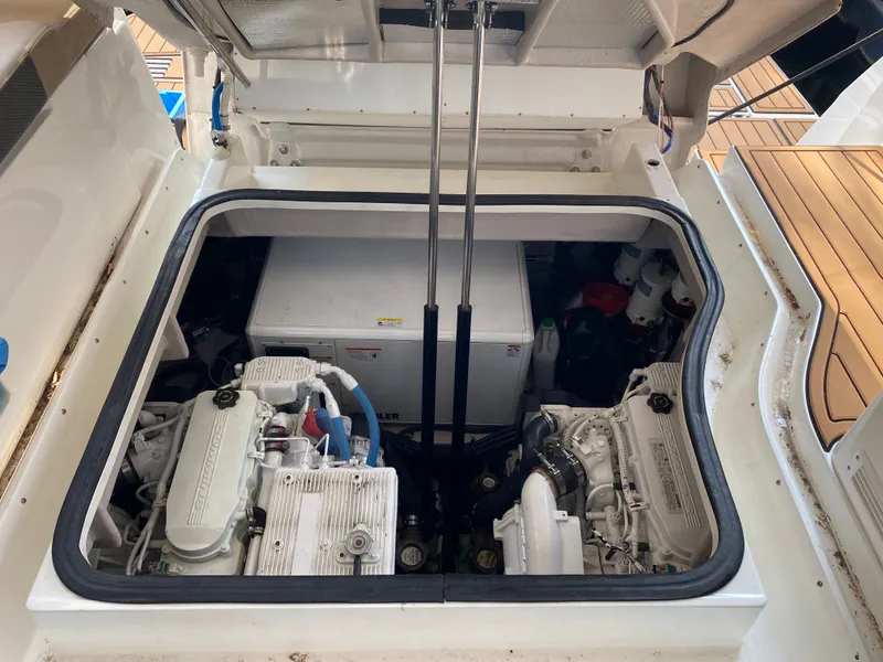 Slide: The Image of Sea Ray 400 Sundancer 2016 - 59