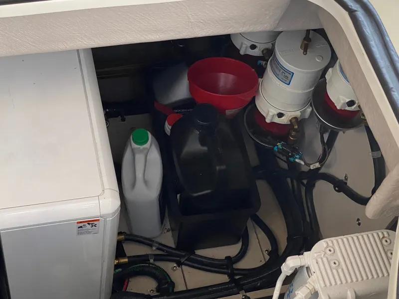 Slide: The Image of Sea Ray 400 Sundancer 2016 - 61